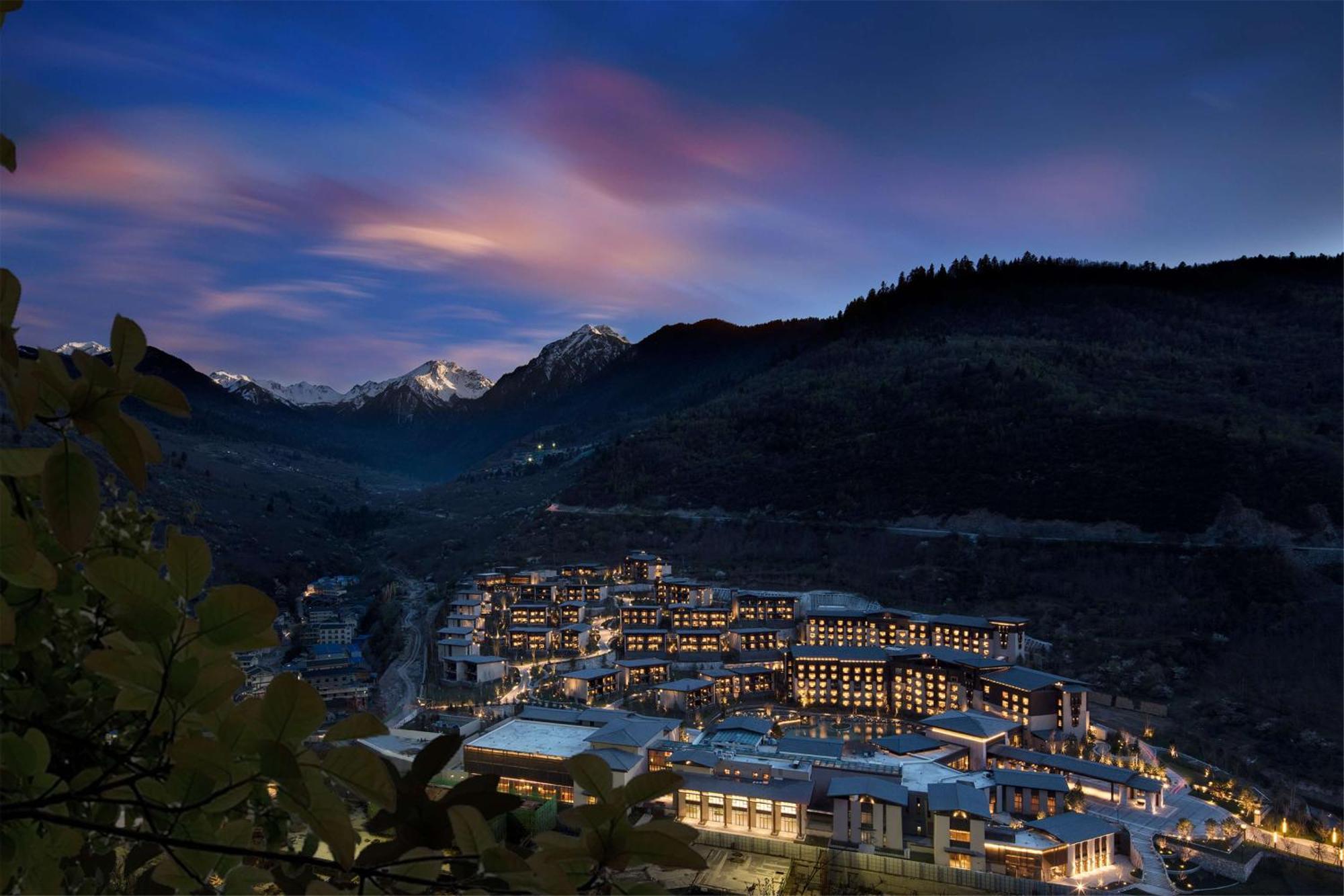 Hilton Jiuzhaigou Resort Zhangzha Town Esterno foto